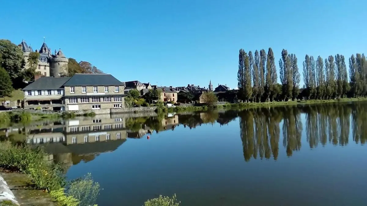 Villa Spacieuse Maison De Village Avec Jardin Dingé Frankrijk