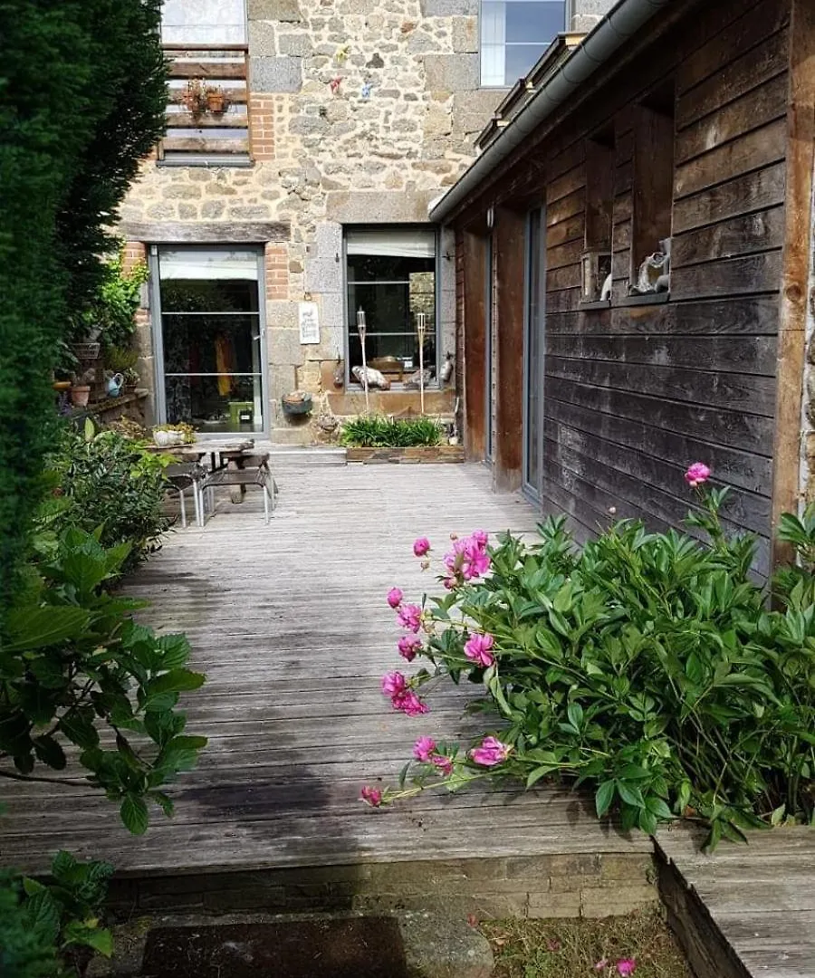 Villa Spacieuse Maison De Village Avec Jardin Dingé Frankrijk