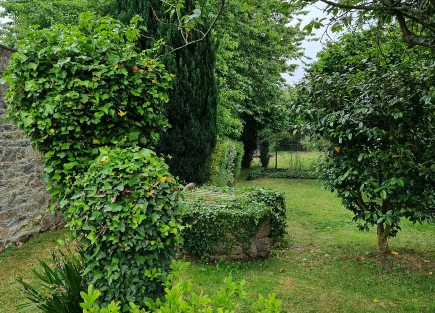 Spacieuse Maison De Village Avec Jardin Dingé